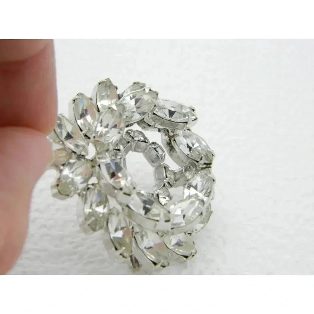VTG WEISS Silver Tone Clear Rhinestone 3D Raised Wreath Flower Brooch Pin